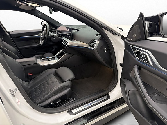 BMW i4 12 of 30