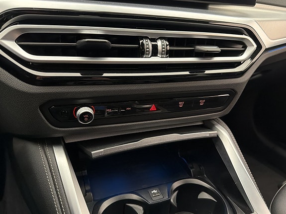 BMW i4 28 of 30