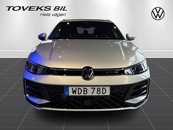 Volkswagen Passat 6 of 11