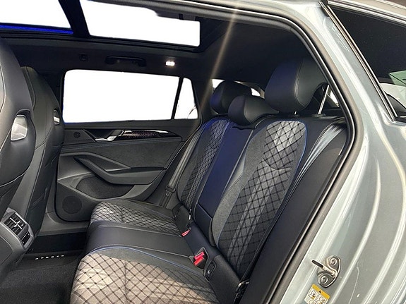 Volkswagen Passat 10 of 11