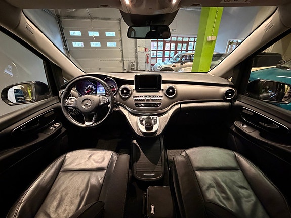Mercedes-Benz V250 13 of 15