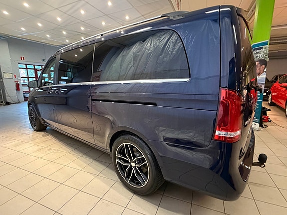 Mercedes-Benz V250 6 of 15