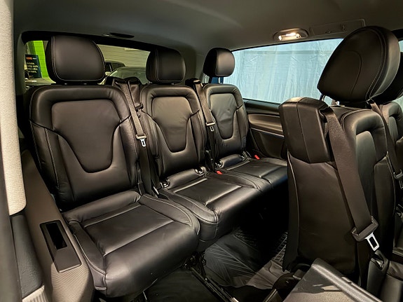 Mercedes-Benz V250 12 of 15