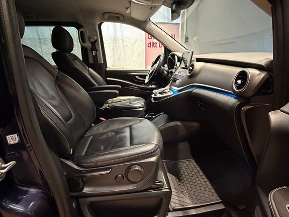 Mercedes-Benz V250 10 of 15