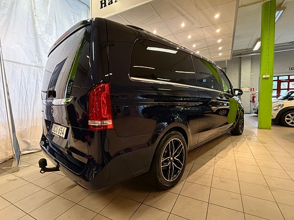 Mercedes-Benz V250 5 of 15