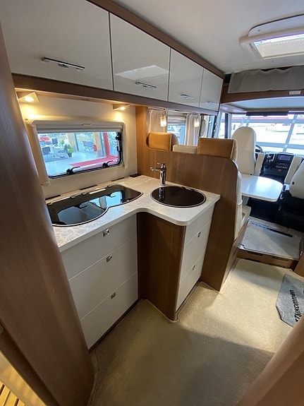 LMC l 745 Explorer Sportline ALDE / B-körkort / Taksäng / 10 of 14