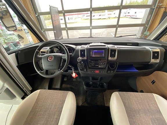 LMC l 745 Explorer Sportline ALDE / B-körkort / Taksäng / 14 of 14