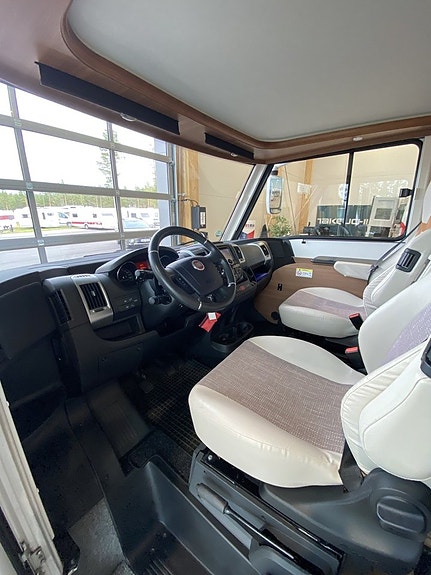 LMC l 745 Explorer Sportline ALDE / B-körkort / Taksäng / 13 of 14