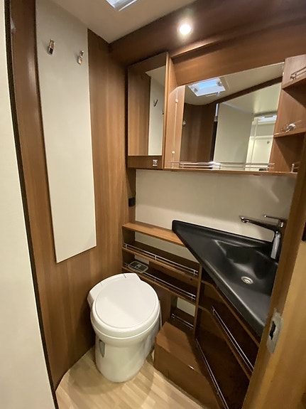 LMC l 745 Explorer Sportline ALDE / B-körkort / Taksäng / 9 of 14