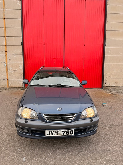 Toyota Avensis 4 of 9