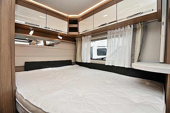 Knaus 580 UF Scandinavian Selection, Dubbelbädd 13 of 25