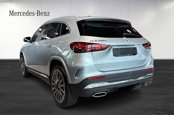 Mercedes-Benz GLA250 e 3 of 11