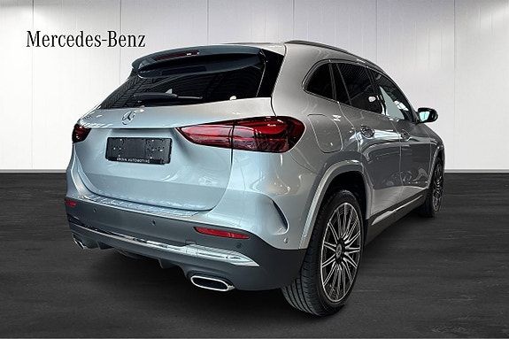 Mercedes-Benz GLA250 e 4 of 11