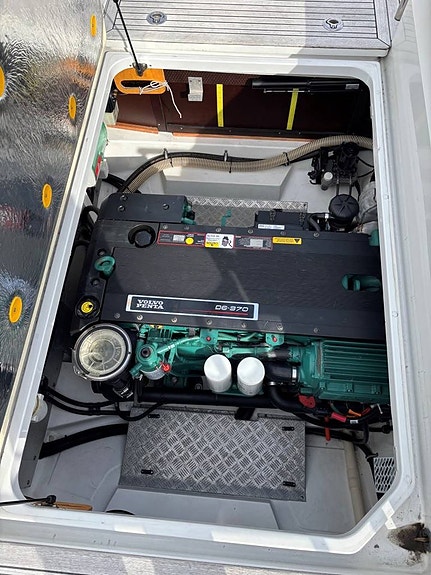 Paragon 31 Fly  Volvo Penta D6 9 of 12