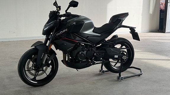 CFMOTO 450NK Låga mil nyskick 0kr insats 6 of 10