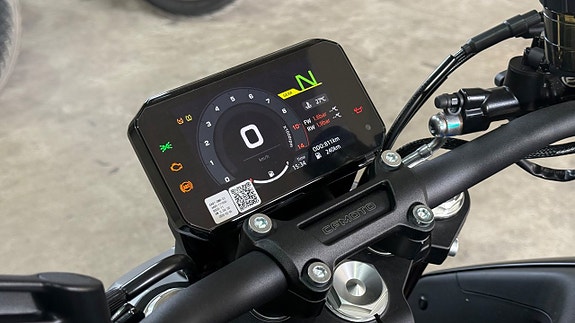 CFMOTO 450NK Låga mil nyskick 0kr insats 10 of 10