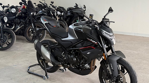 CFMOTO 450NK Låga mil nyskick 0kr insats 3 of 10