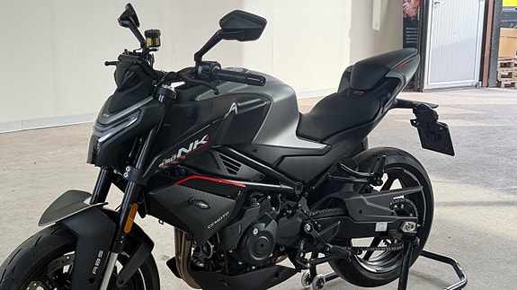 CFMOTO 450NK Låga mil nyskick 0kr insats 7 of 10