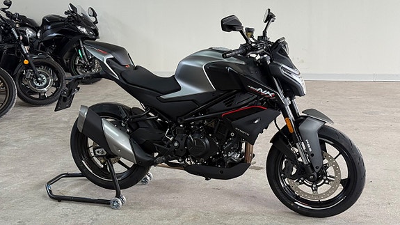 CFMOTO 450NK Låga mil nyskick 0kr insats 2 of 10