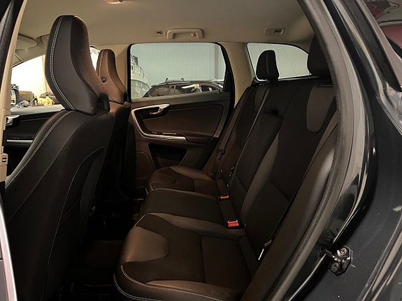 Volvo XC60 15 of 26