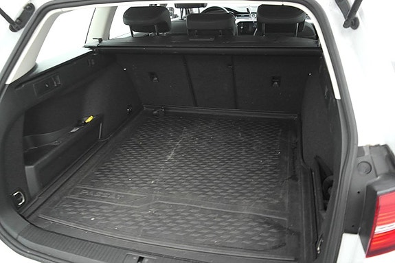 Volkswagen Passat 16 of 18