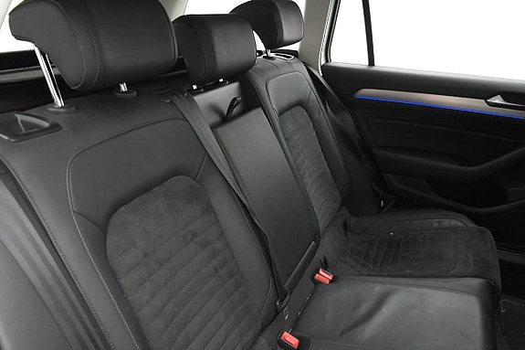 Volkswagen Passat 15 of 18