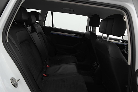 Volkswagen Passat 14 of 18