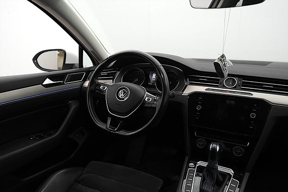 Volkswagen Passat 7 of 18