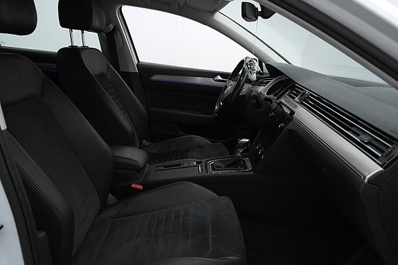 Volkswagen Passat 13 of 18