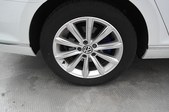 Volkswagen Passat 18 of 18