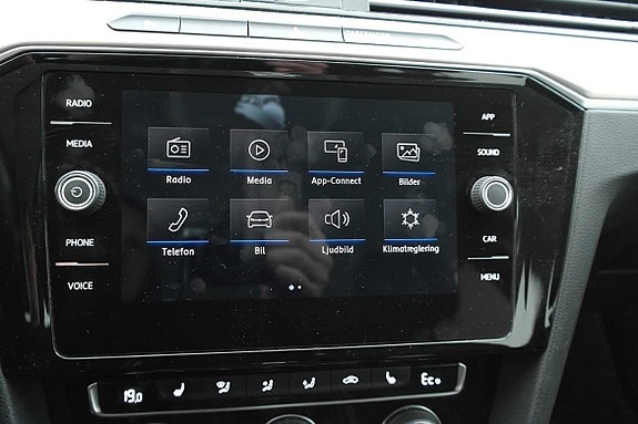 Volkswagen Passat 12 of 18