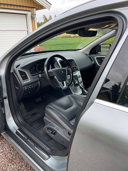 Volvo XC60 11 of 13