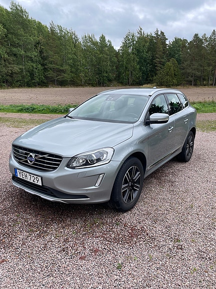 Volvo XC60 2 of 13