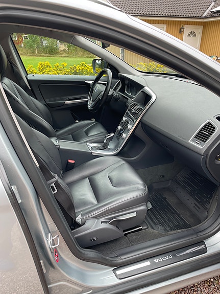 Volvo XC60 9 of 13