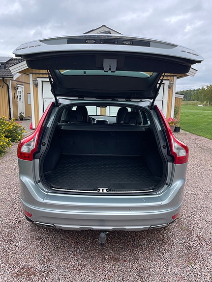 Volvo XC60 8 of 13