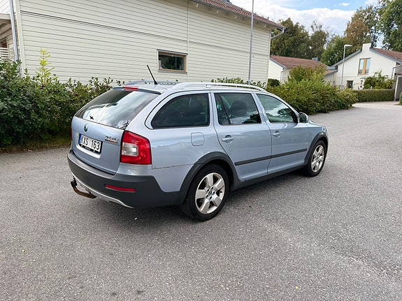 Skoda Octavia Scout 4 of 21