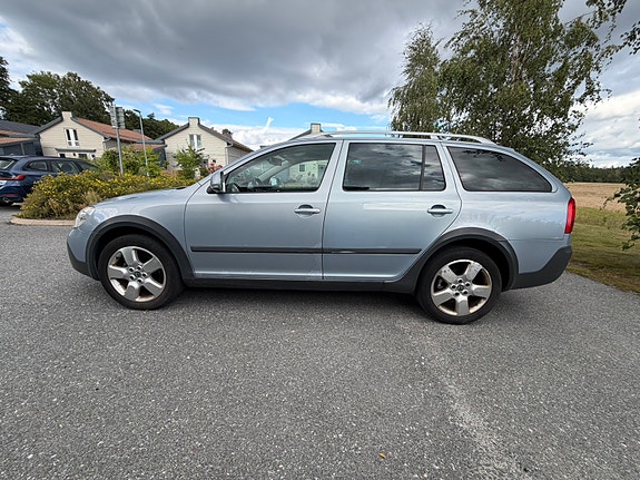 Skoda Octavia Scout 2 of 21