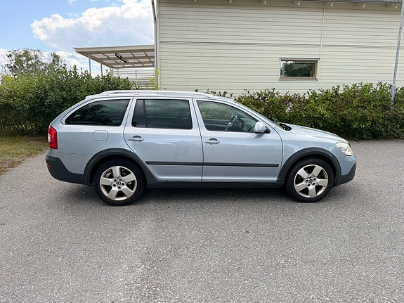Skoda Octavia Scout 5 of 21