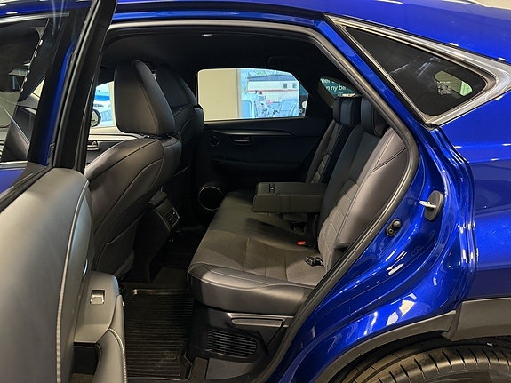 Lexus NX300h 22 of 27