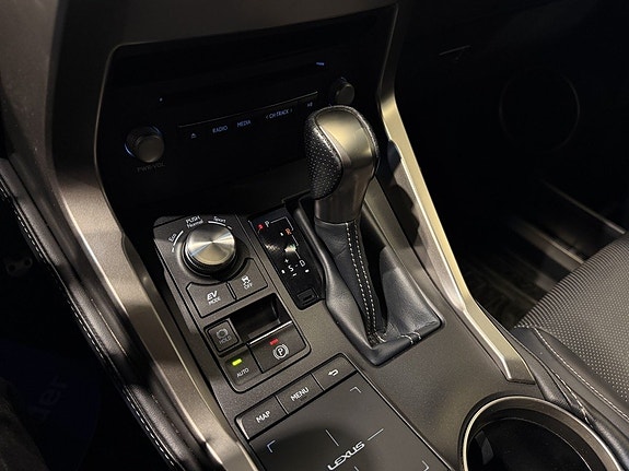 Lexus NX300h 15 of 27