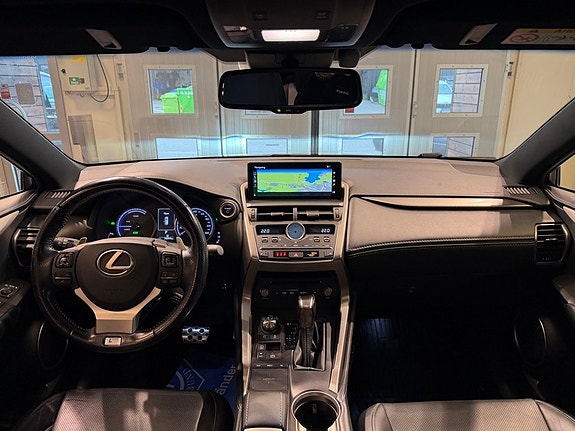 Lexus NX300h 5 of 27