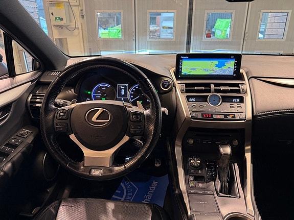 Lexus NX300h 8 of 27