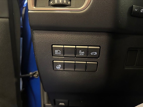 Lexus NX300h 16 of 27
