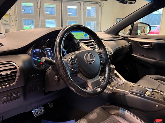 Lexus NX300h 7 of 27