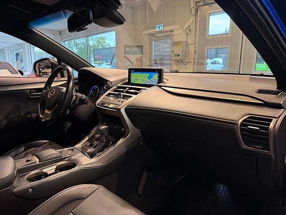 Lexus NX300h 9 of 27