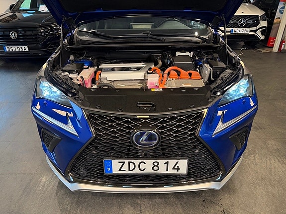 Lexus NX300h 24 of 27
