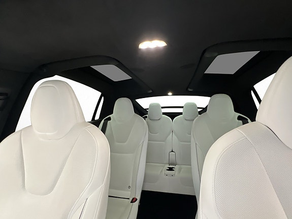 Tesla Model X 16 of 30