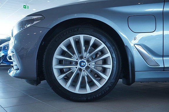 BMW 530e 12 of 12