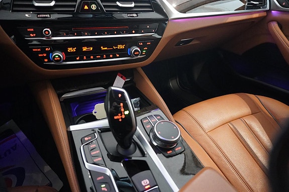 BMW 530e 9 of 12