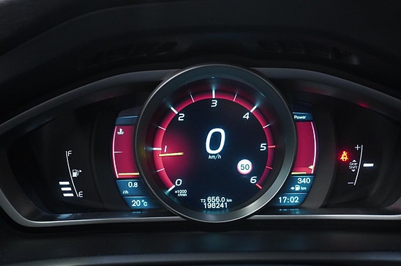 Volvo V40 8 of 17